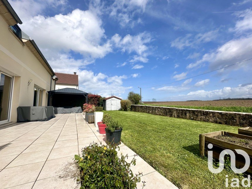 House 7 rooms of 172 m² in Belloy-en-France (95270)