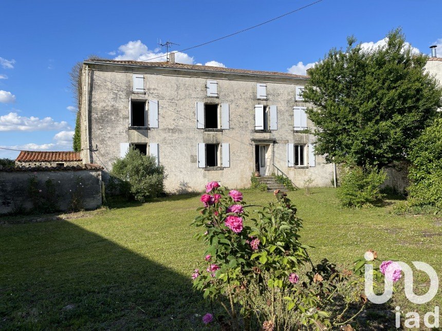 Maison traditionnelle 5 pièces de 181 m² à La Rochénard (79270)