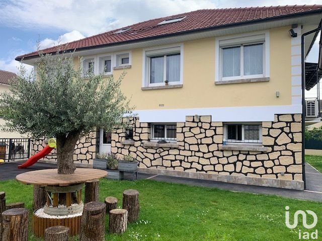 House 6 rooms of 155 m² in Courtry (77181)