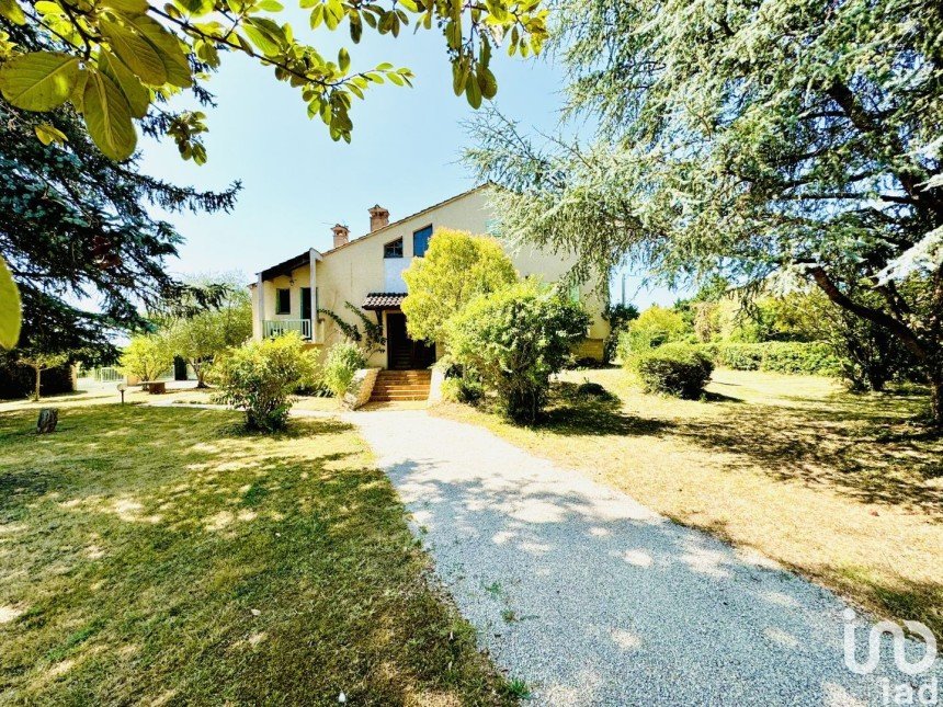 House 9 rooms of 214 m² in Puy-l'Évêque (46700)