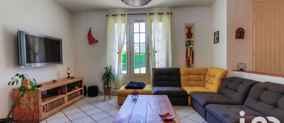 Maison 6 pièces de 155 m² à Tarsacq (64360)