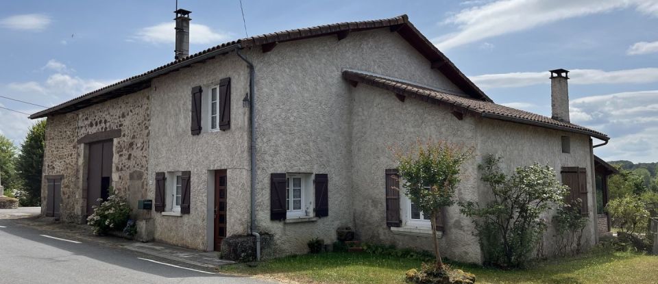 House 5 rooms of 120 m² in Saint-Quentin-sur-Charente (16150)