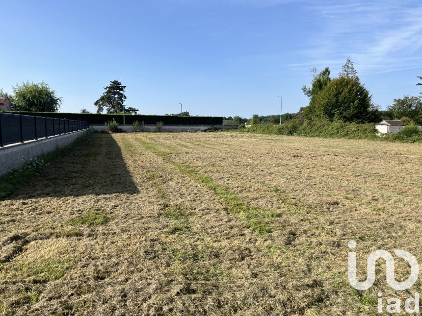 Terrain de 1 802 m² à Orléat (63190)