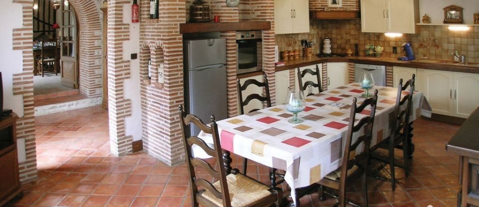 House 22 rooms of 650 m² in Gardonne (24680)