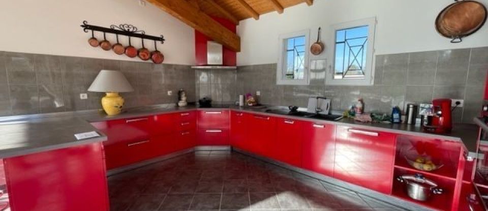 House 22 rooms of 650 m² in Gardonne (24680)