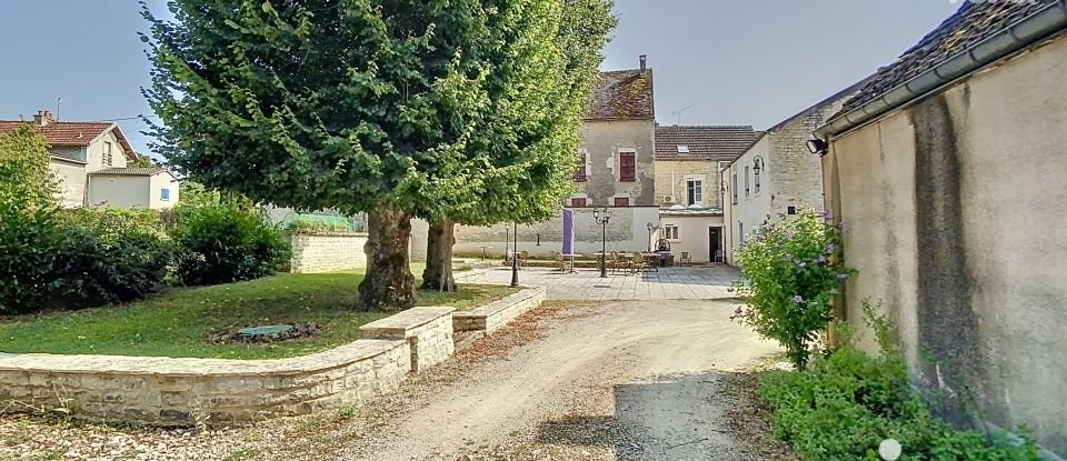 Maison traditionnelle 15 pièces de 355 m² à Arcy-sur-Cure (89270)