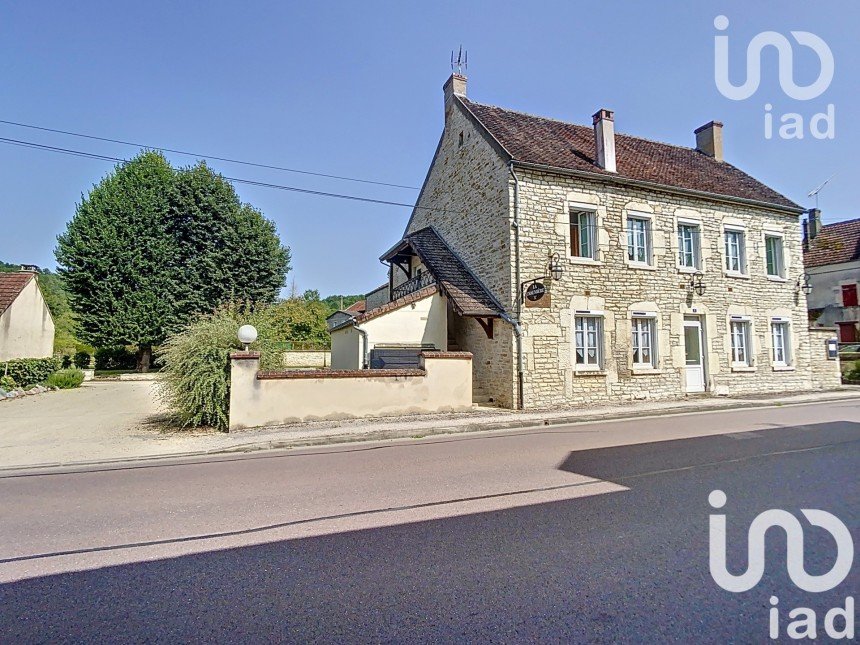 Maison traditionnelle 15 pièces de 355 m² à Arcy-sur-Cure (89270)