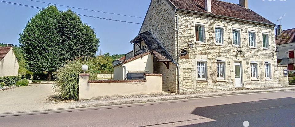 Maison traditionnelle 15 pièces de 355 m² à Arcy-sur-Cure (89270)