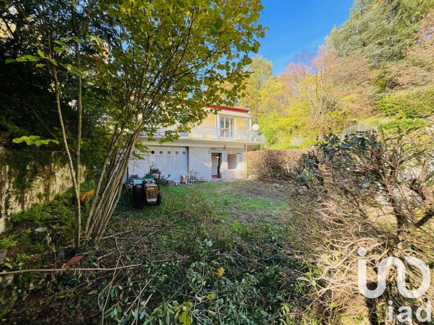 Traditional house 6 rooms of 134 m² in Avèze (30120)