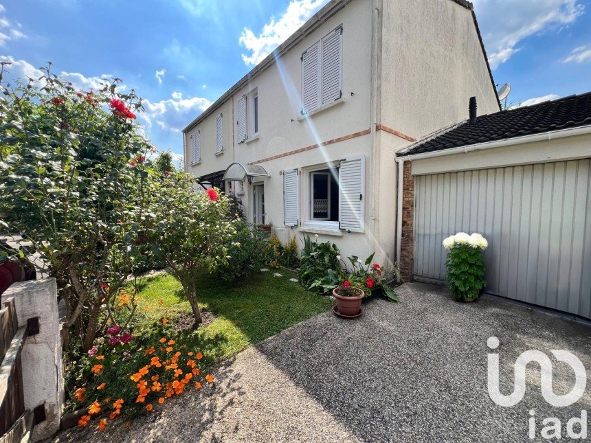 Maison 4 pièces de 92 m² à Magny-les-Hameaux (78114)