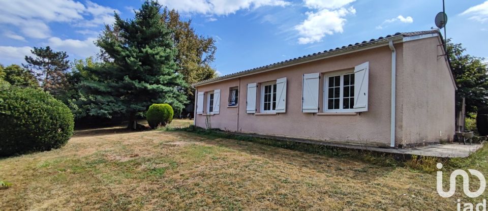 Traditional house 4 rooms of 80 m² in Saint-Sève (33190)