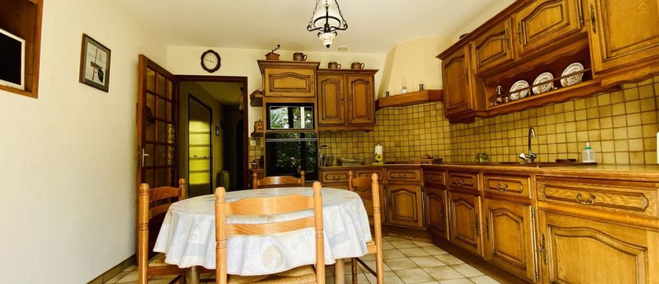 House 5 rooms of 105 m² in Saint-Benoît (86280)