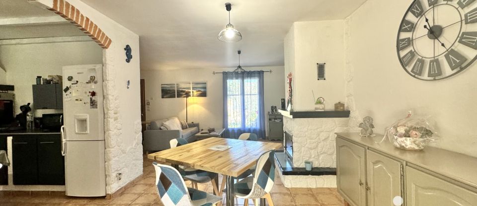 Maison 4 pièces de 82 m² à Saint-Gilles (30800)