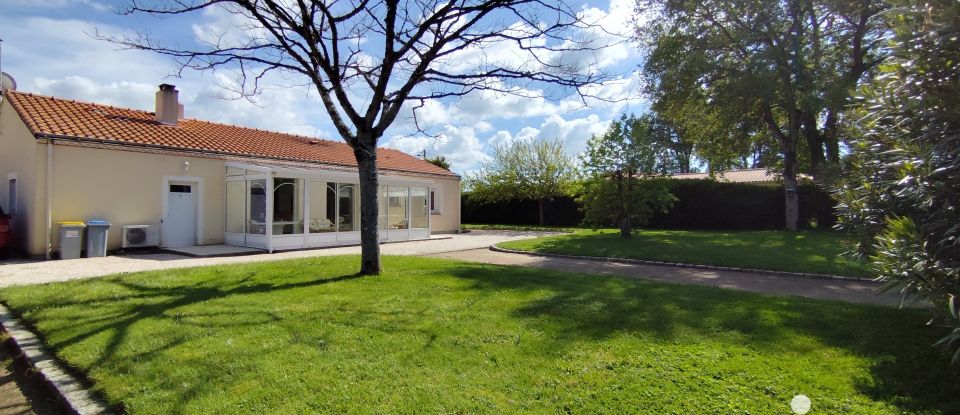 Maison traditionnelle 4 pièces de 112 m² à Saint-Léger-les-Vignes (44710)