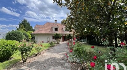 Maison traditionnelle 8 pièces de 274 m² à Le Vernet (03200)