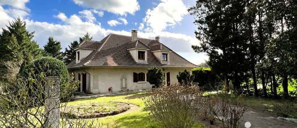 Maison traditionnelle 8 pièces de 274 m² à Le Vernet (03200)