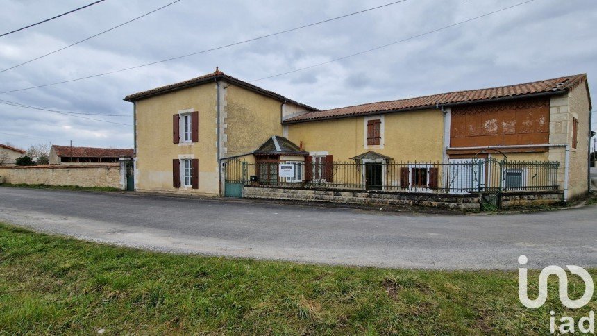 Village house 6 rooms of 134 m² in Souvigné (16240)