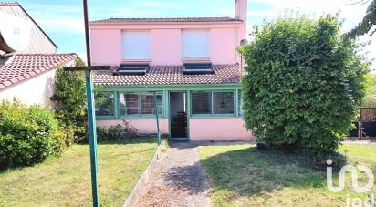 House 7 rooms of 121 m² in La Roche-sur-Yon (85000)