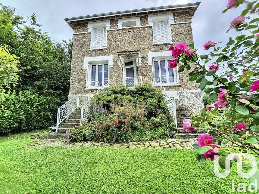 Traditional house 5 rooms of 110 m² in La Houssaye-en-Brie (77610)