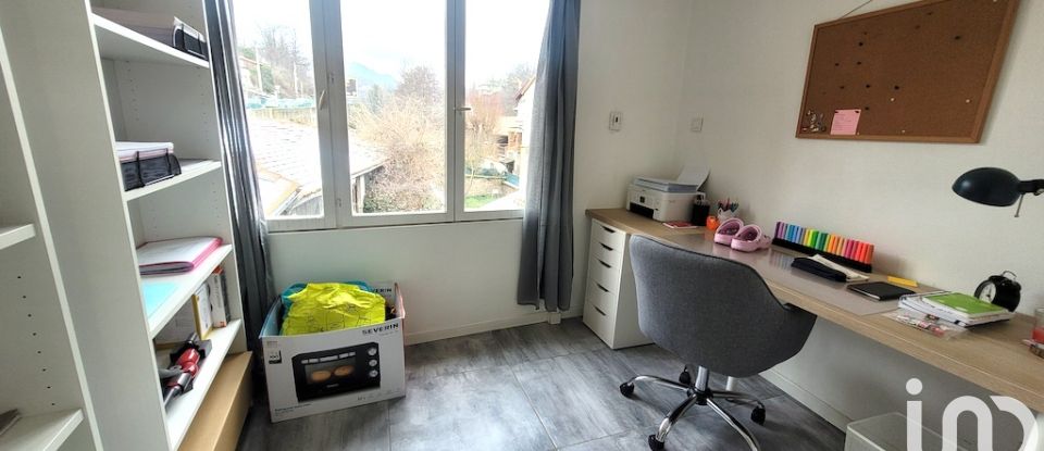 Immeuble de 198 m² à L'Étrat (42580)