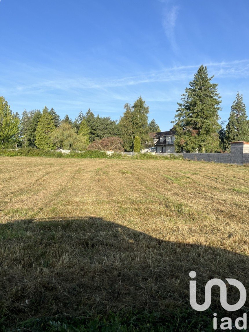 Terrain de 1 492 m² à Orléat (63190)