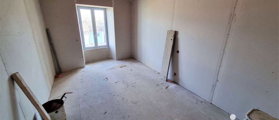 Maison traditionnelle 4 pièces de 122 m² à Doux (79390)