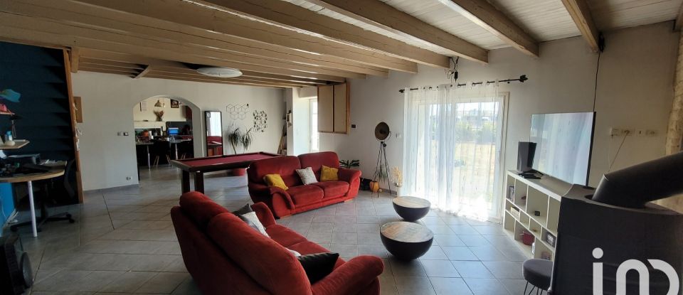 House 8 rooms of 204 m² in Mouzeuil-Saint-Martin (85370)