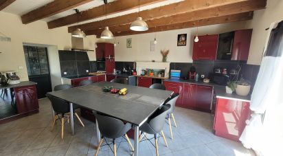 House 8 rooms of 204 m² in Mouzeuil-Saint-Martin (85370)