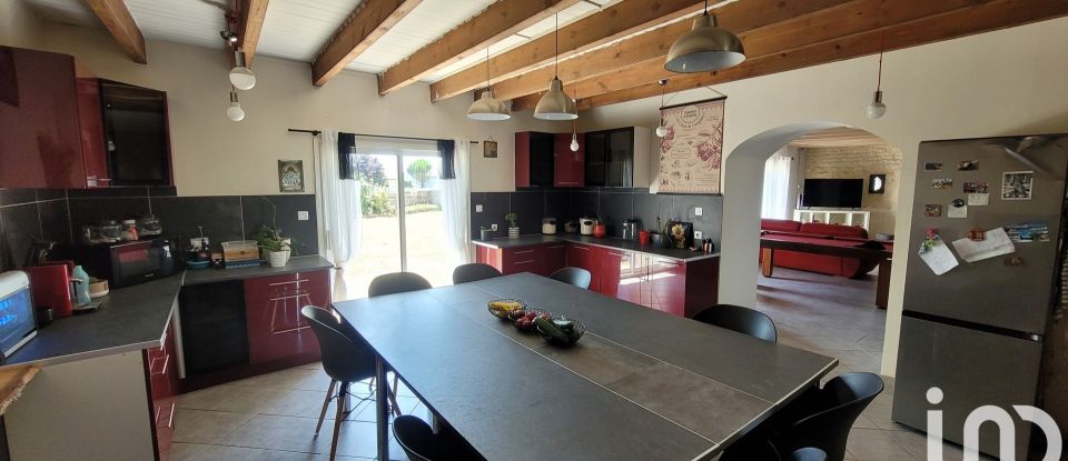 House 8 rooms of 204 m² in Mouzeuil-Saint-Martin (85370)