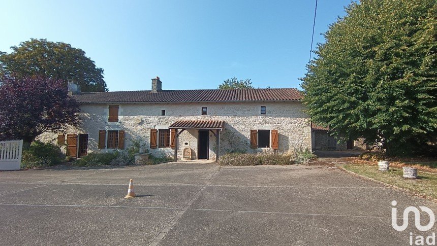 Maison 8 pièces de 246 m² à Vanzay (79120)