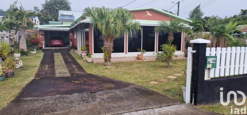 Traditional house 4 rooms of 156 m² in Saint-Benoît (97437)