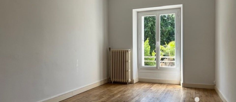 House 5 rooms of 163 m² in Thouars (79100)