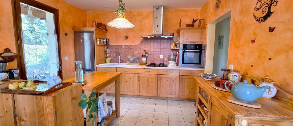 Maison 6 pièces de 151 m² à Sergeac (24290)