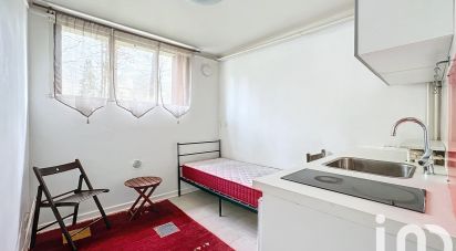 Studio 1 room of 11 m² in Versailles (78000)