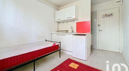 Studio 1 room of 11 m² in Versailles (78000)