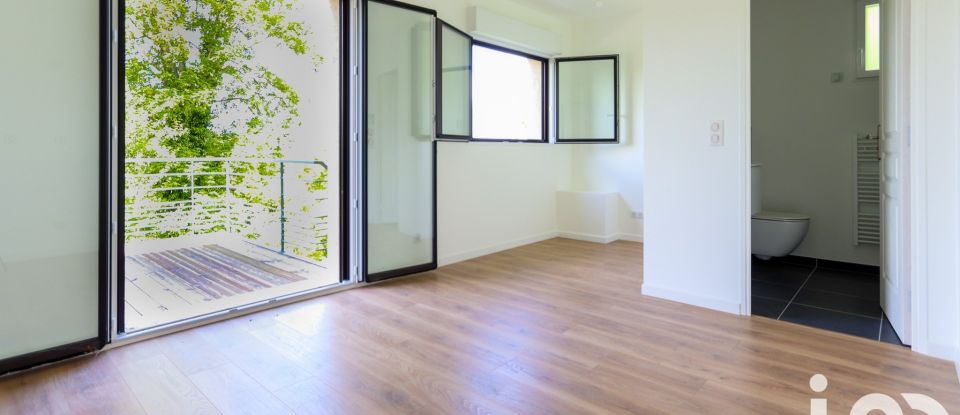 Maison 6 pièces de 145 m² à Nézel (78410)