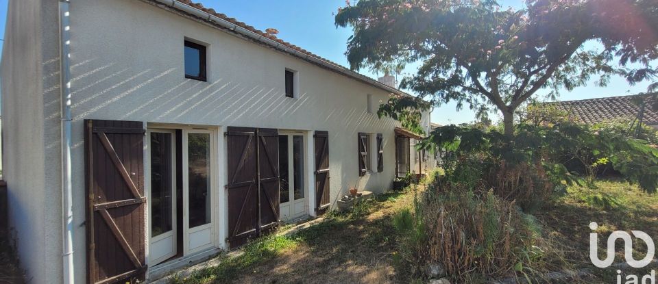 Maison 3 pièces de 139 m² à Louin (79600)