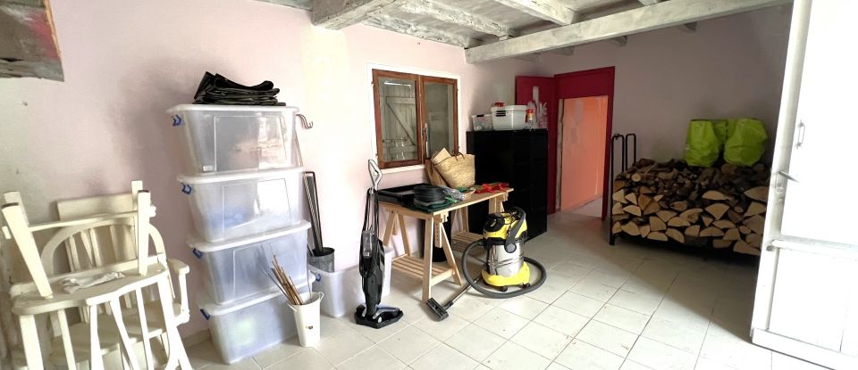 Maison de campagne 4 pièces de 100 m² à Bazac (16210)