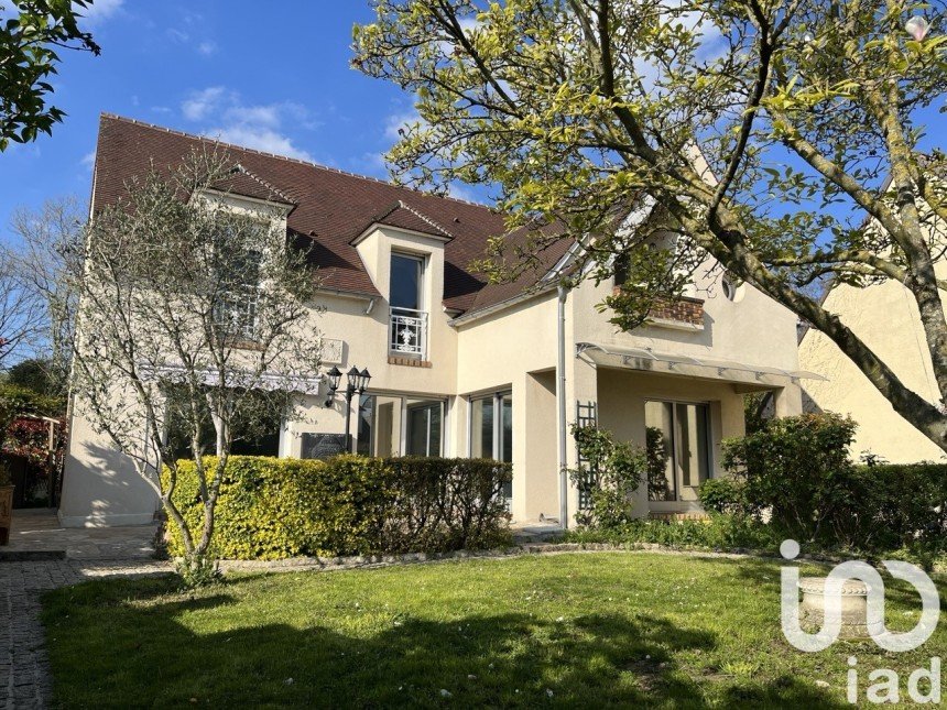 Maison 9 pièces de 253 m² à Le Plessis-Bouchard (95130)