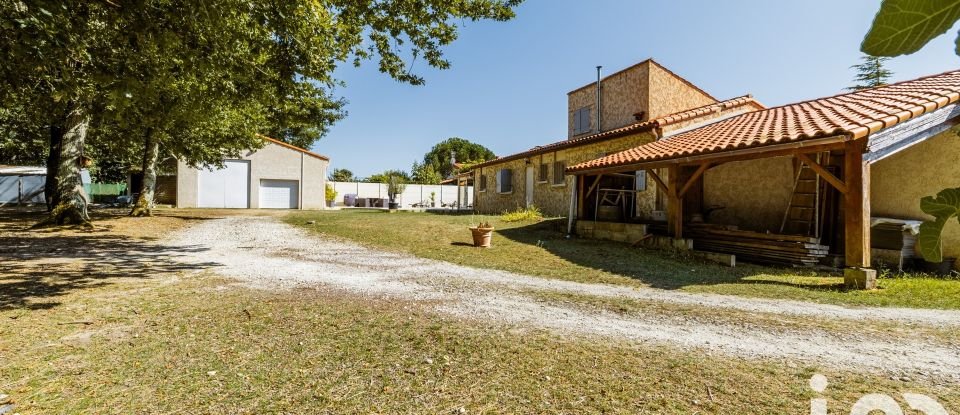 Traditional house 5 rooms of 183 m² in Saint-Augustin (17570)