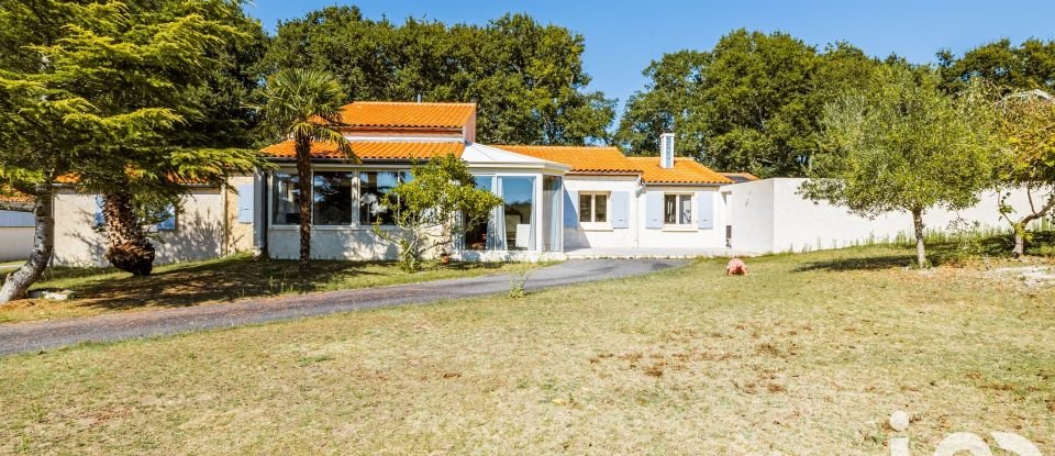 Traditional house 5 rooms of 183 m² in Saint-Augustin (17570)