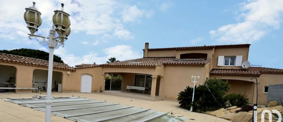 Traditional house 5 rooms of 130 m² in Saint-Cyr-sur-Mer (83270)