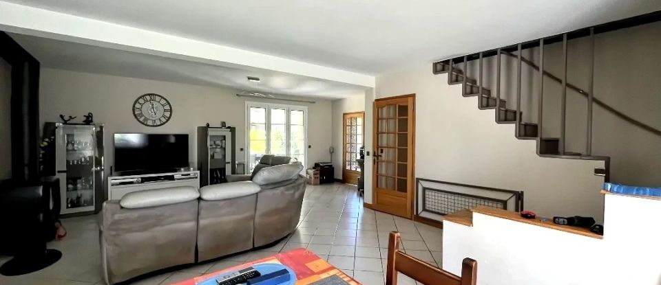 Traditional house 8 rooms of 156 m² in Salignac-Eyvigues (24590)