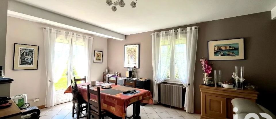 Maison traditionnelle 8 pièces de 156 m² à Salignac-Eyvigues (24590)