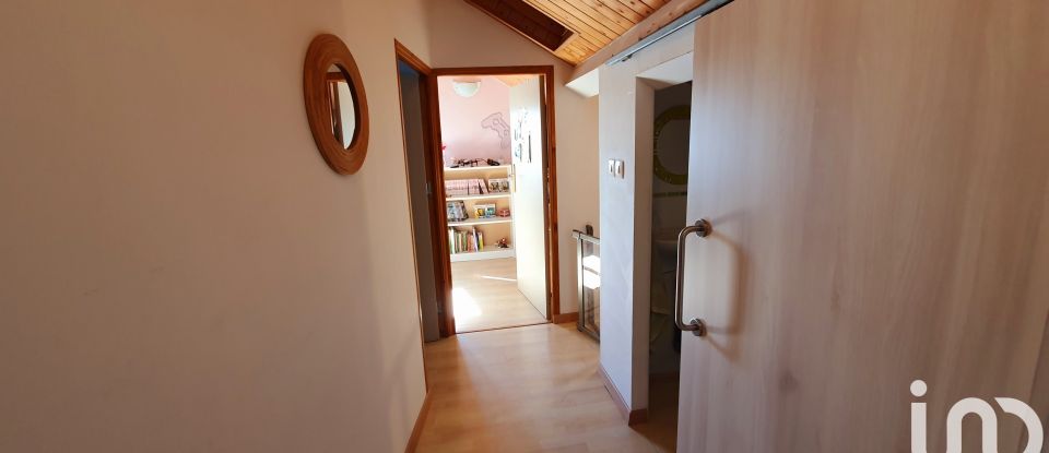 House 5 rooms of 102 m² in Beaumont (86490)