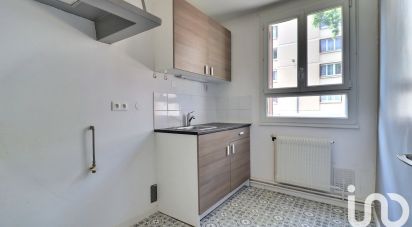 Apartment 1 room of 28 m² in Sainte-Geneviève-des-Bois (91700)