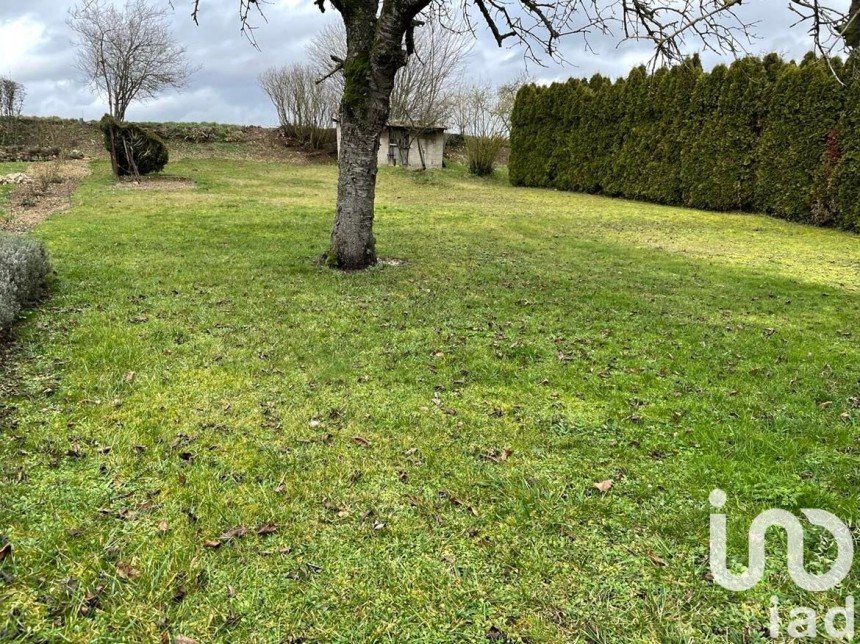 Land of 757 m² in La Neuville-Roy (60190)