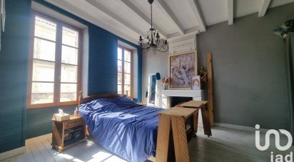 House 8 rooms of 182 m² in Saint-Jean-d'Angély (17400)