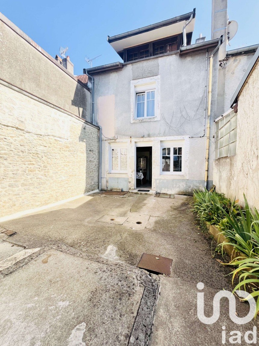 Maison de ville 5 pièces de 138 m² à Nogent (52800)