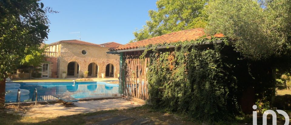 Estate 15 rooms of 1,000 m² in Saint-Martin-de-Sescas (33490)